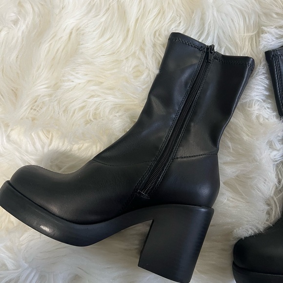 Black Women's Platform Boots - Picture 5 of 10